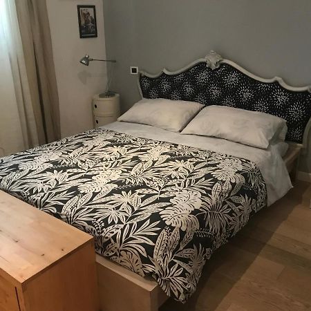 Camera Con Bagno Privato E Parcheggio ลุคคา ภายนอก รูปภาพ