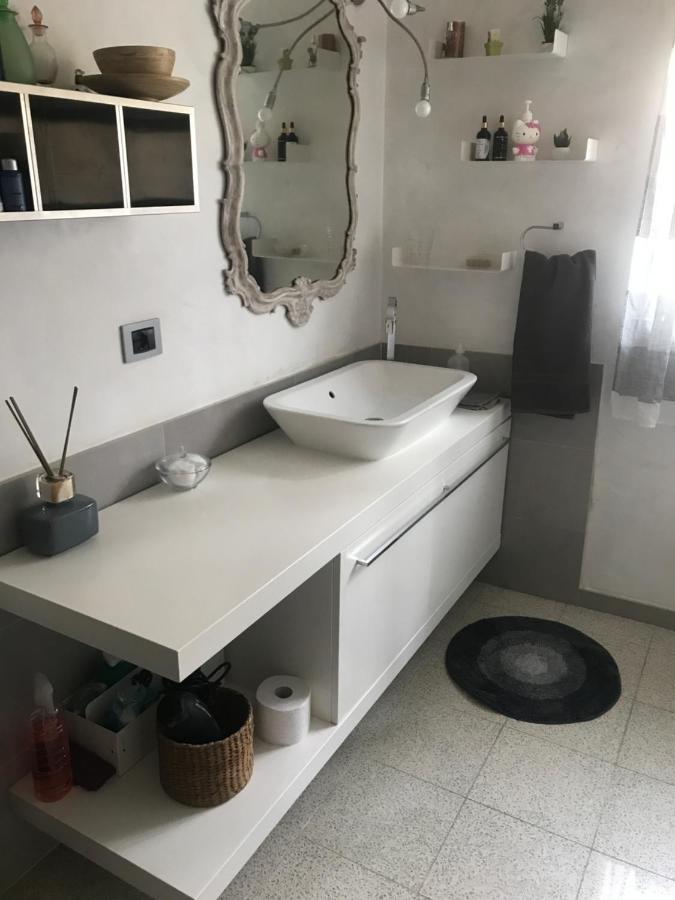 Camera Con Bagno Privato E Parcheggio ลุคคา ภายนอก รูปภาพ
