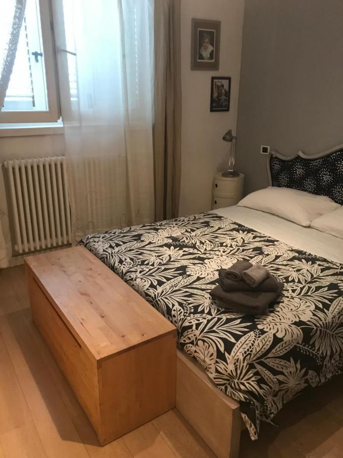 Camera Con Bagno Privato E Parcheggio ลุคคา ภายนอก รูปภาพ