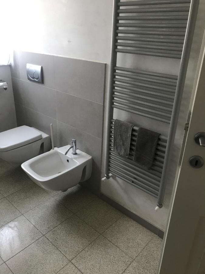 Camera Con Bagno Privato E Parcheggio ลุคคา ภายนอก รูปภาพ